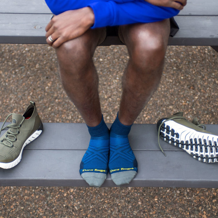 Darn Tough Men's Run Quarter Ultra-Light Run Sock - Eclipse
