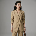 Blazer cintré femme couleur kaki, style minimaliste K-fashion, parfait pour le bureau. Tenue élégante. - Taille S