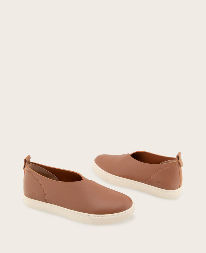 GENTLE SOULS - Cainey Stretch Leather Slip On Sneaker