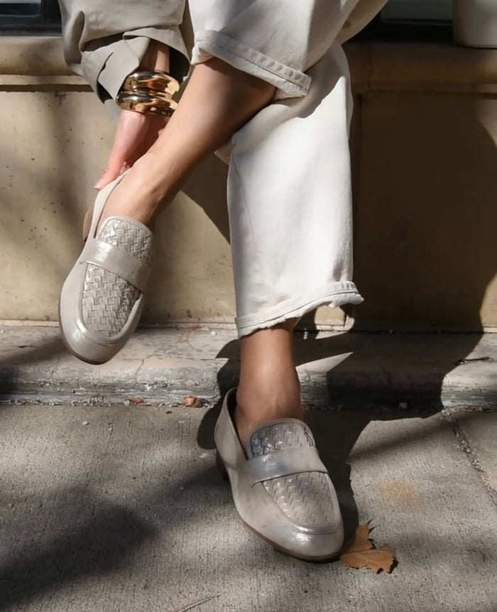GENTLE SOULS - Crew Woven Metallic Loafer