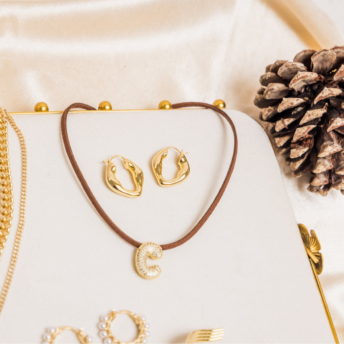 taudrey initial instinct necklace