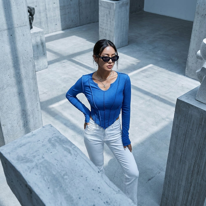 T-shirt tricoté slim fit col V bleu avec coutures exposées - Koreanxwear