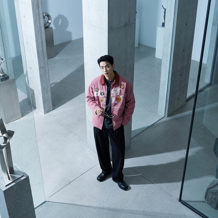 Veste imprimée délavée homme, style streetwear K-fashion, couleur kaki ou rose poudré.