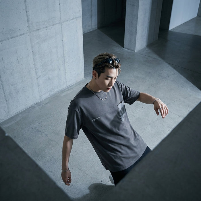 T-Shirt oversize à poche unisexe Gris Clair - Mode Coréenne