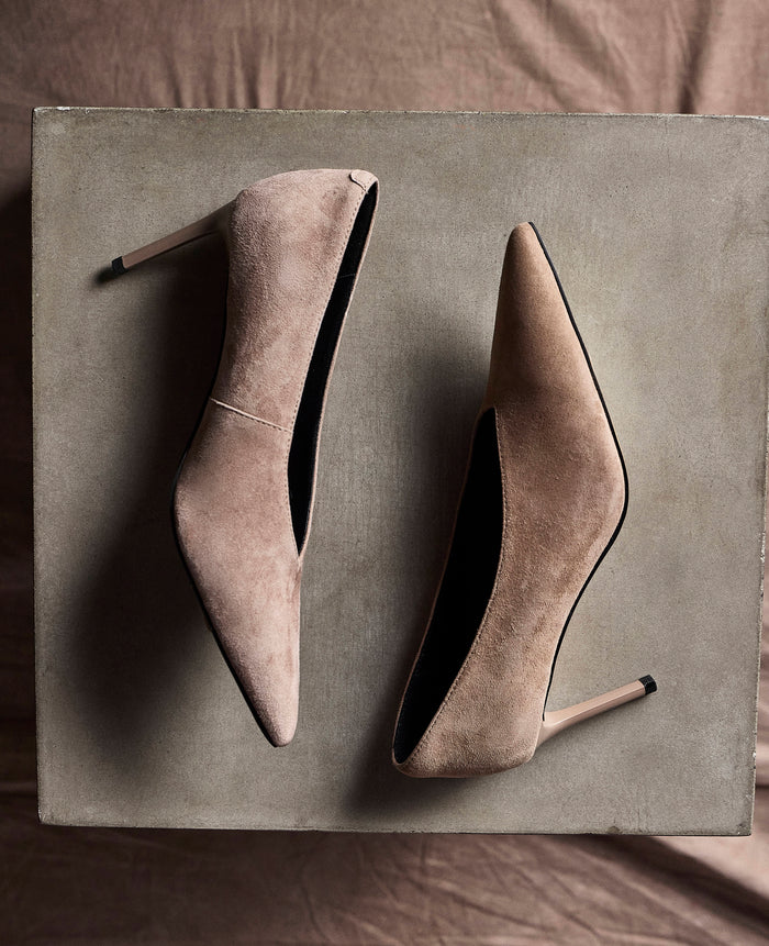 Perfecto Suede High Vamp Pump