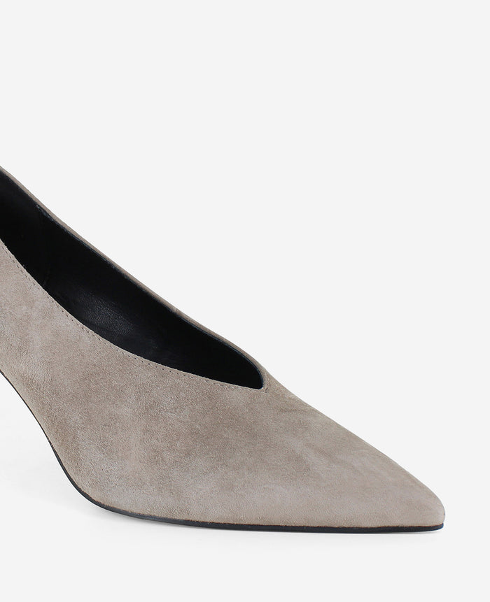 Perfecto Suede High Vamp Pump