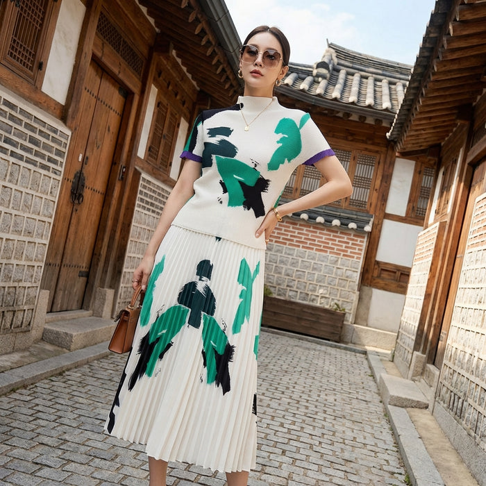 Ensemble jupe plissée et top court col rond. Mode Coréenne chic et décontractée.