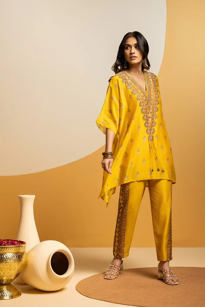 Designer Taarani V-Neck Kurta Set